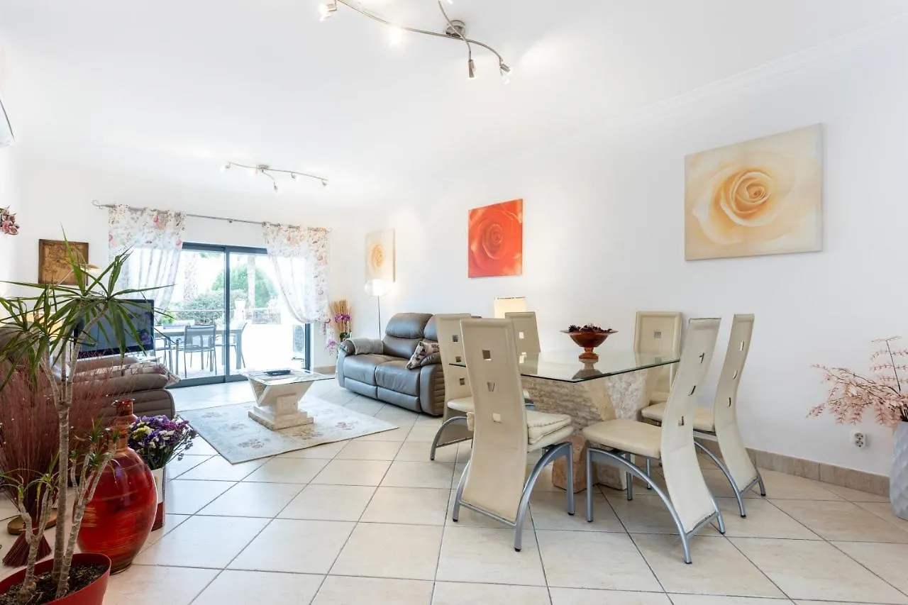 Great 2 Bedroom Apartment With Communal Pool ラゴス ポルトガル