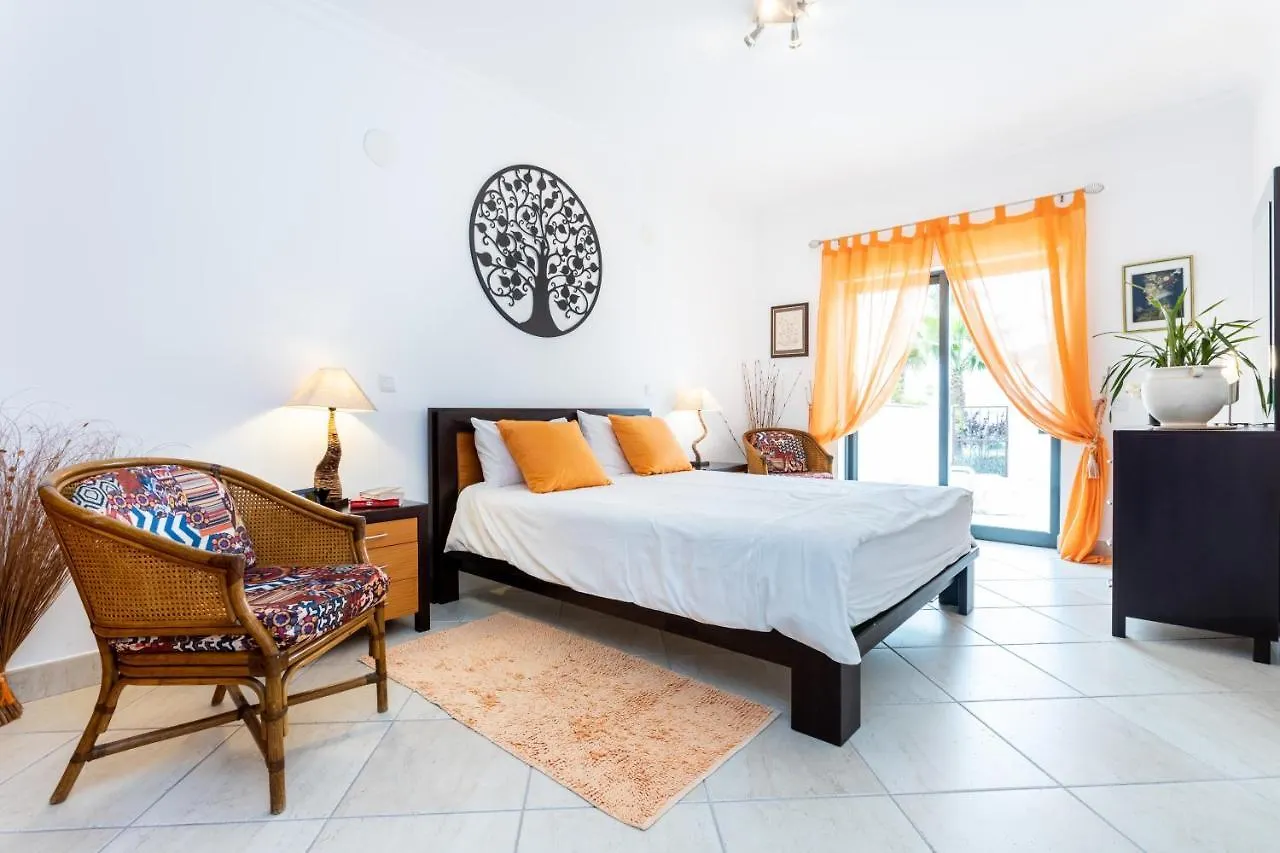 Great 2 Bedroom Apartment With Communal Pool Lagos