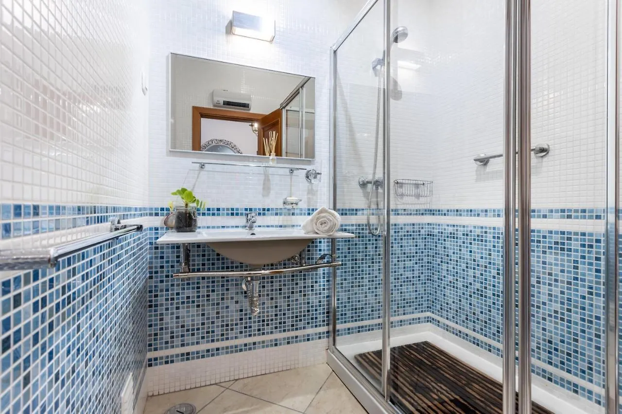 Great 2 Bedroom Apartment With Communal Pool Lagos