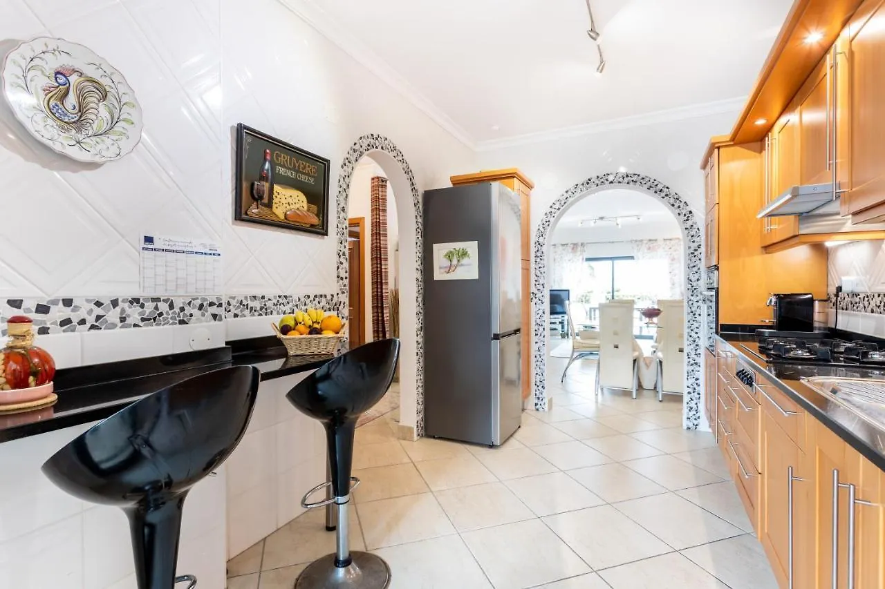 Great 2 Bedroom Apartment With Communal Pool ラゴス