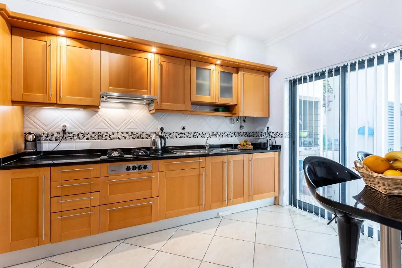 Great 2 Bedroom Apartment With Communal Pool ラゴス ポルトガル