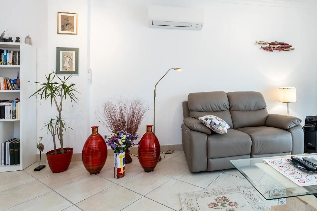Great 2 Bedroom Apartment With Communal Pool Lagos